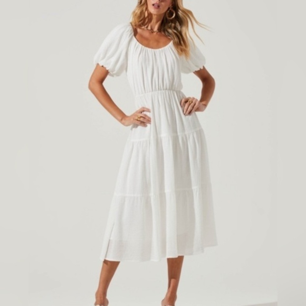 ASTR The Label Tiered Short Sleeve Dress